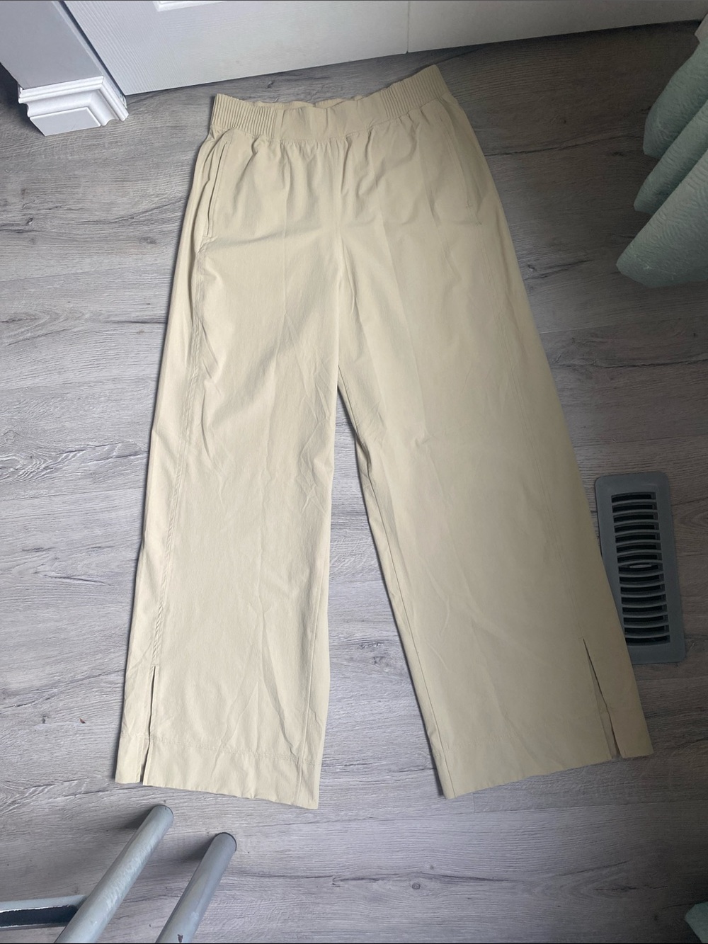 Lululemon stretch woven wide leg, high-rise pant